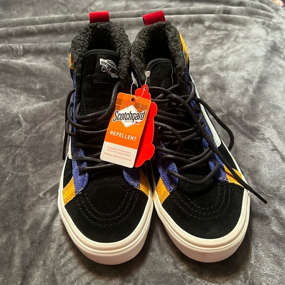 Vans Shoes - NWT high top vans